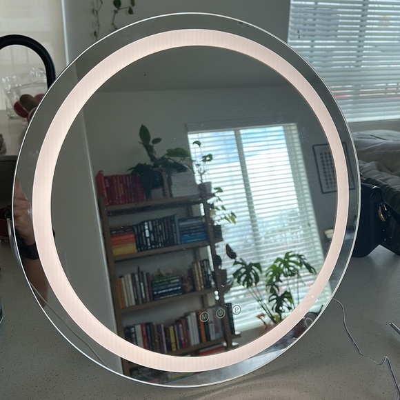 Vanity - Picture 4 of 5